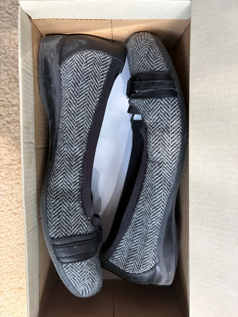Clarks Kinzie Light Women’s Black Tweed Flats - With Box (Size 8)